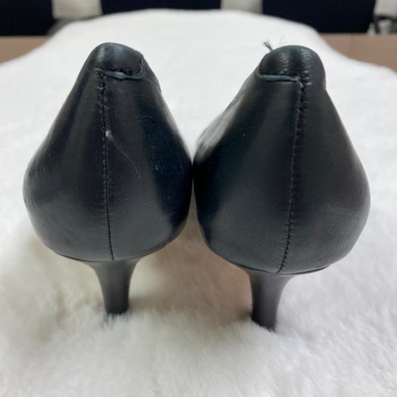 Vince Camuto Black Leather Pumps Heels, size 6 - Picture 4 of 7